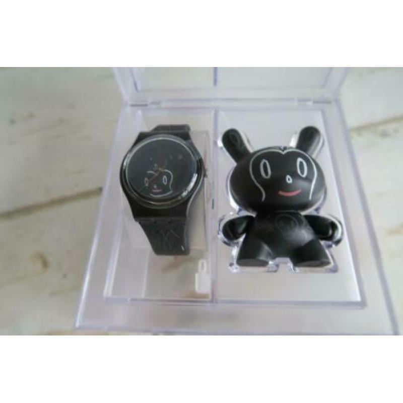 Kidrobot for Swatch de Originals GB249 Midnight Magi Horloge