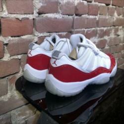 Jordan 11 low cherry red 42,5