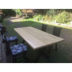 Massieve eiken tafel kan zowel binnen als buiten 195x85