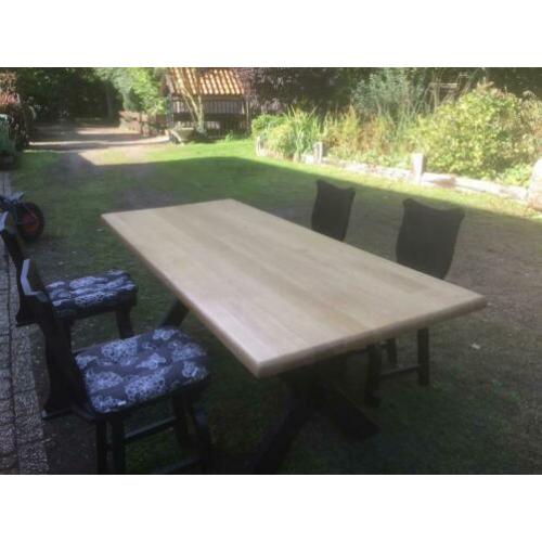 Massieve eiken tafel kan zowel binnen als buiten 195x85