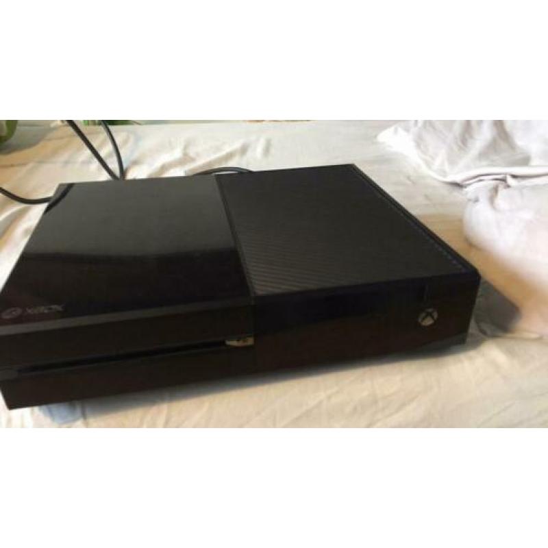 Xbox one met controller, Forza horizon 4, 4 andere spellen!!