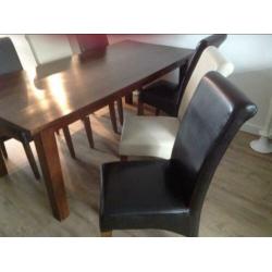 Eethoek met 6 leren stoelen