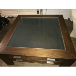 Houten salontafel vierkant met glasplaat
