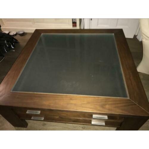Houten salontafel vierkant met glasplaat