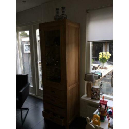 Teak kast, ziet er heel goed, mankeert niets aan!