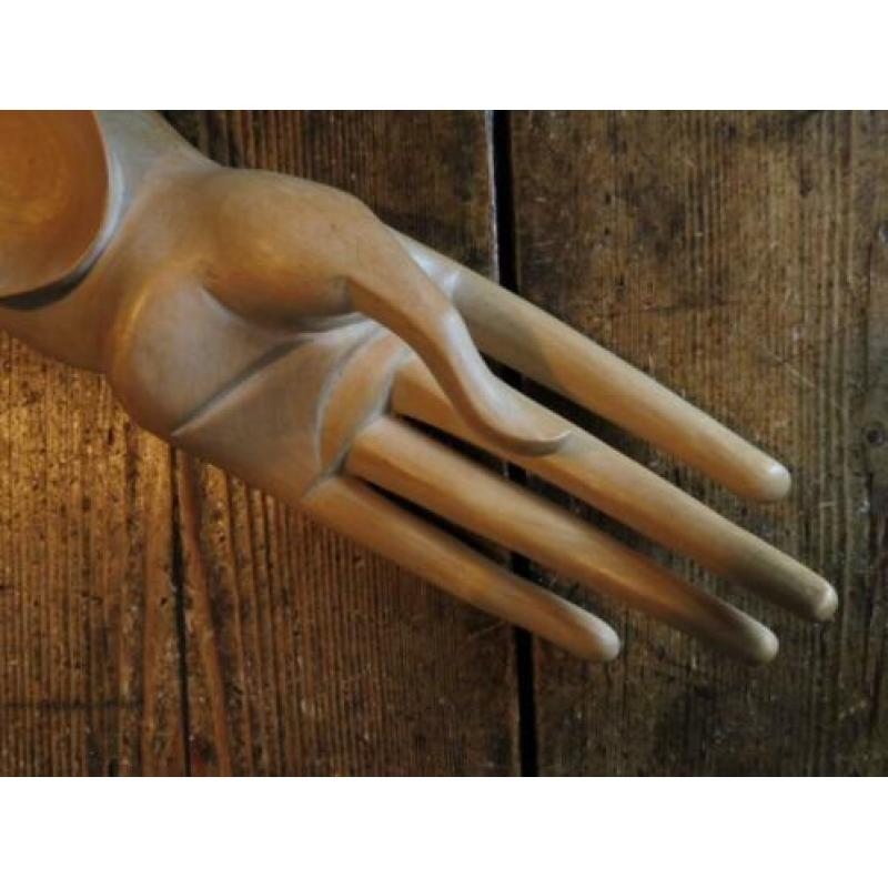 Hout gesneden hand met voet schaal serveerschaal schaaltje