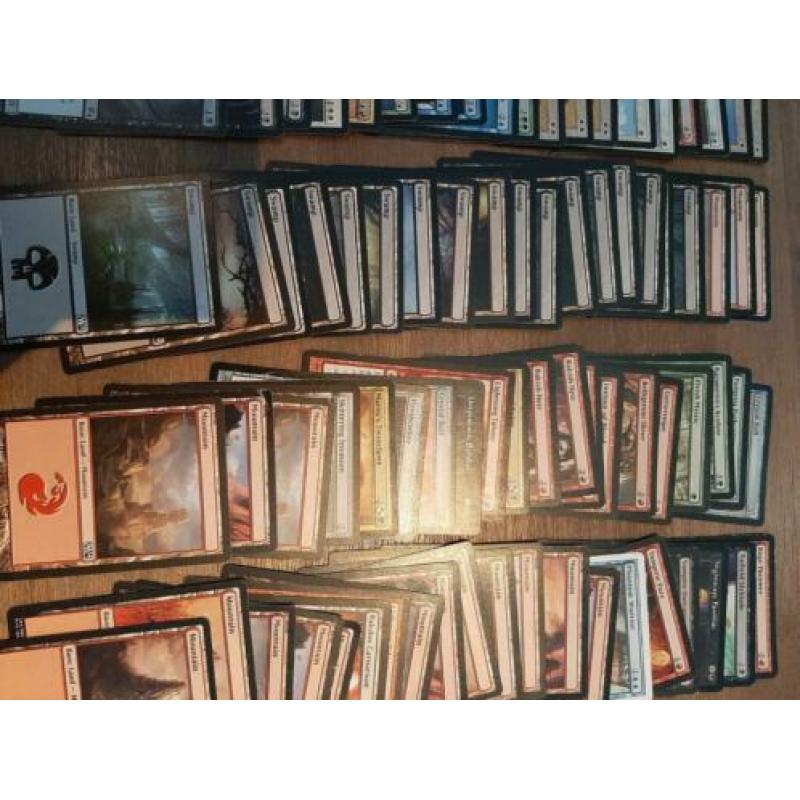 169Magic the gathering kaarten en 2 stapel sleeves