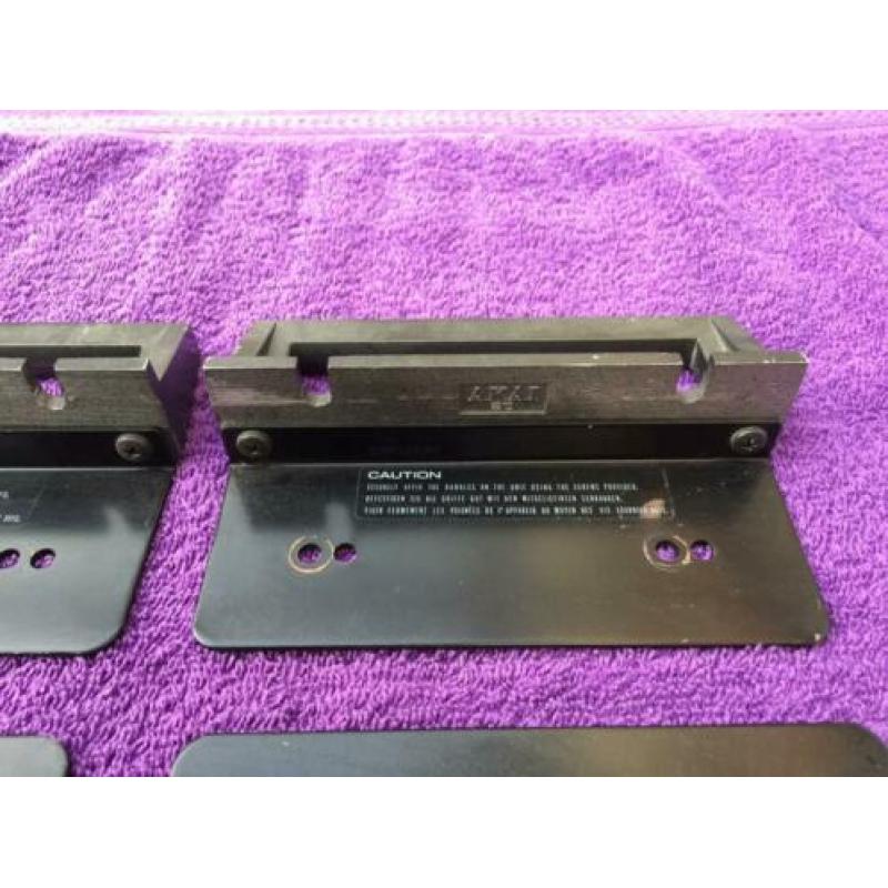 AKAI RACK BEUGELS Zwart