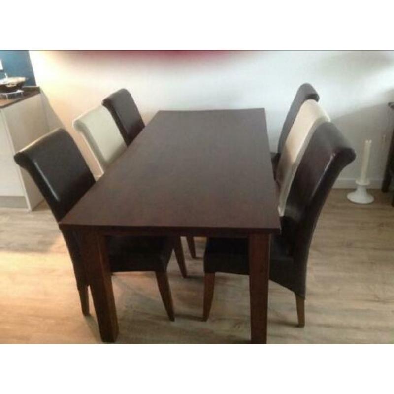Eethoek met 6 leren stoelen