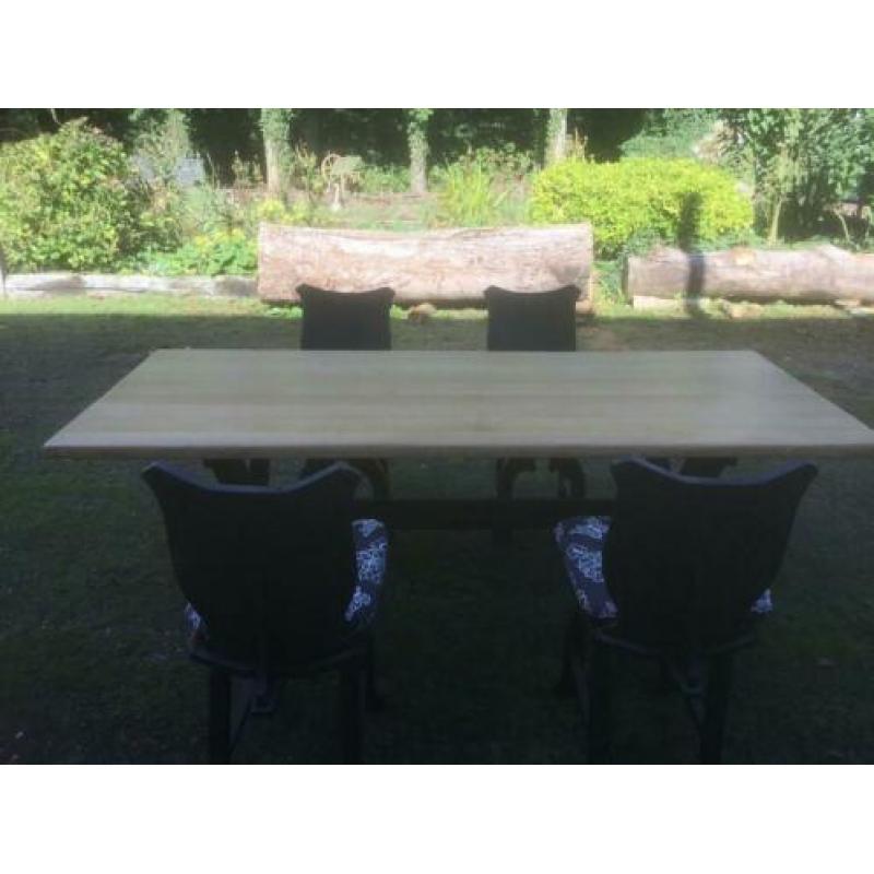 Massieve eiken tafel kan zowel binnen als buiten 195x85