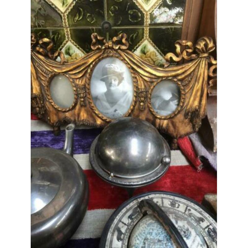 Curiosa en brocante spullen voor markt