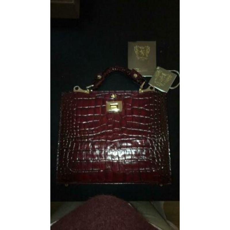 Donker rode leren nieuwe tas