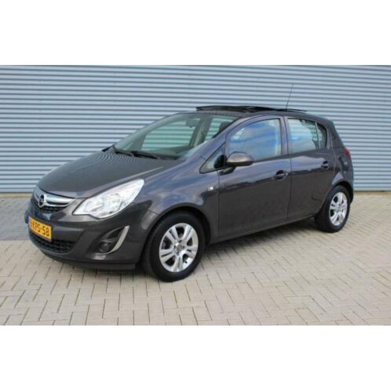 Opel Corsa 1.2-16V Berlin Panoramadak & navigatie (bj 2013)