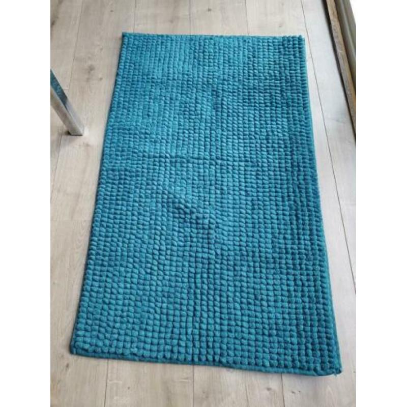 Douchegordijnen (2), goudkleurige hangers, bad- en toiletmat