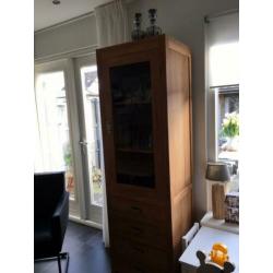 Teak kast, ziet er heel goed, mankeert niets aan!
