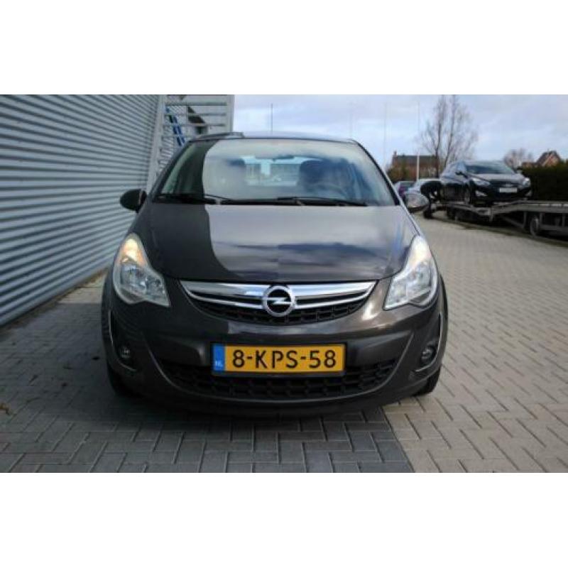 Opel Corsa 1.2-16V Berlin Panoramadak & navigatie (bj 2013)