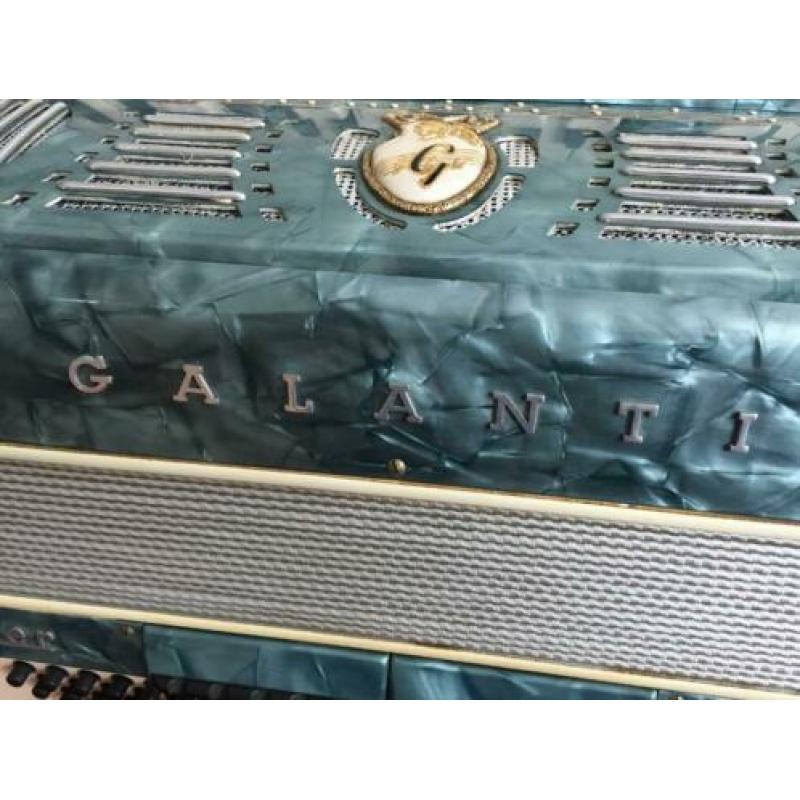 Accordeon. Italiaanse Galanti Super . 4 korig . Musette.
