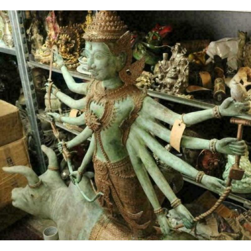 Oud beeld Shiva op stier