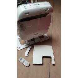 Epson EB585W beamer met focusboard en afstandbediening