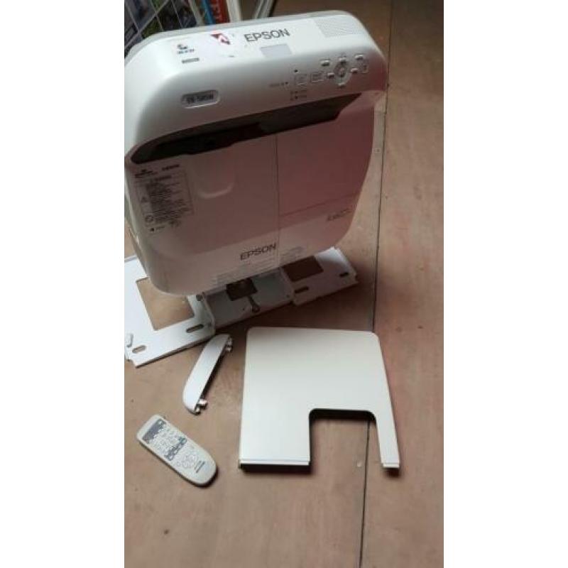Epson EB585W beamer met focusboard en afstandbediening