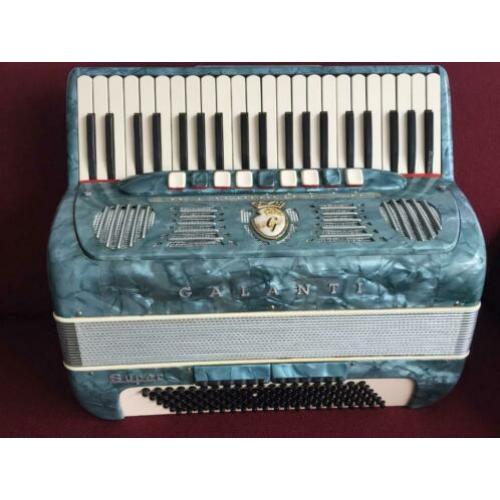 Accordeon. Italiaanse Galanti Super . 4 korig . Musette.