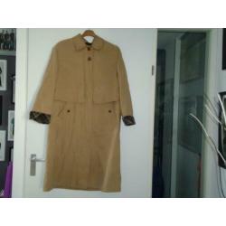 jas mantel beige mt 42 maar valt iets groter
