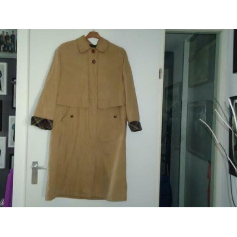 jas mantel beige mt 42 maar valt iets groter