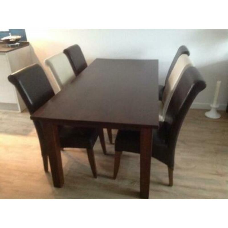 Eethoek met 6 leren stoelen