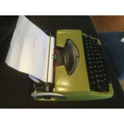 Brother deLuxe 220 portable typemachine