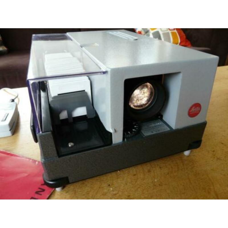 LEITZ PRADOVIT COLOR AUTO-FOCUS dia- projector.