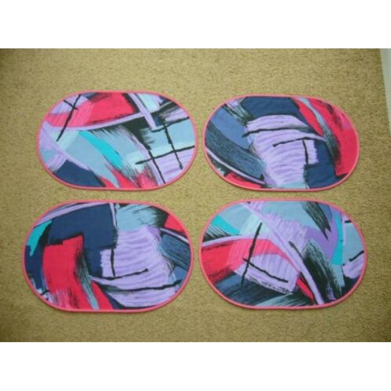 retro tafelkleed 150 x 120 met 4 placemats (nog nieuw)