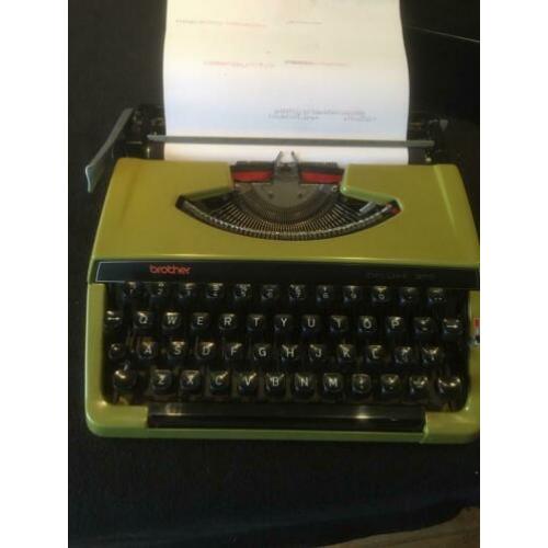 Brother deLuxe 220 portable typemachine