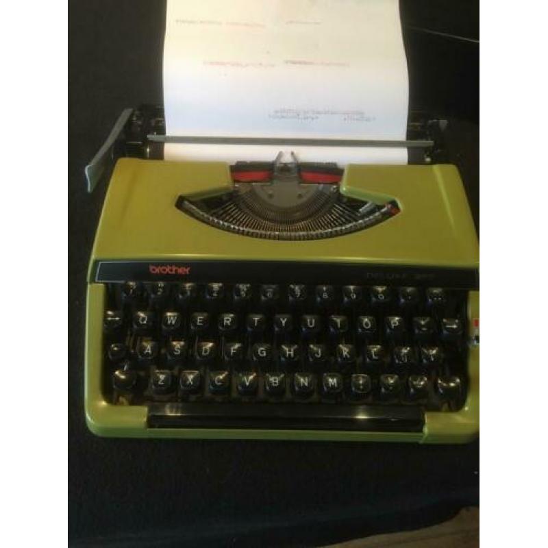 Brother deLuxe 220 portable typemachine