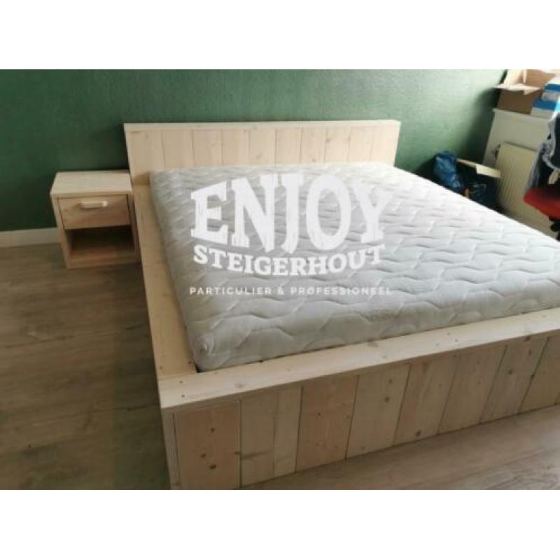 1 of 2 persoons bed van steigerhout