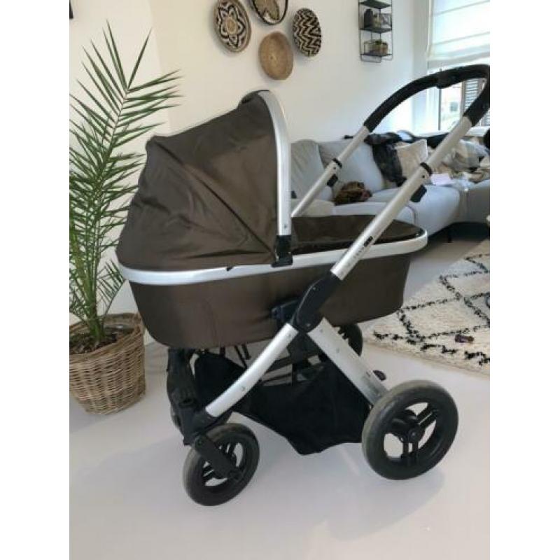 Mutsy transit kinderwagen (incl reiswieg voetenzak adapters)
