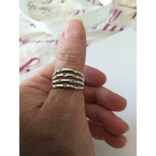 Mooie 925zilveren ring met kristal maat 19 en 20
