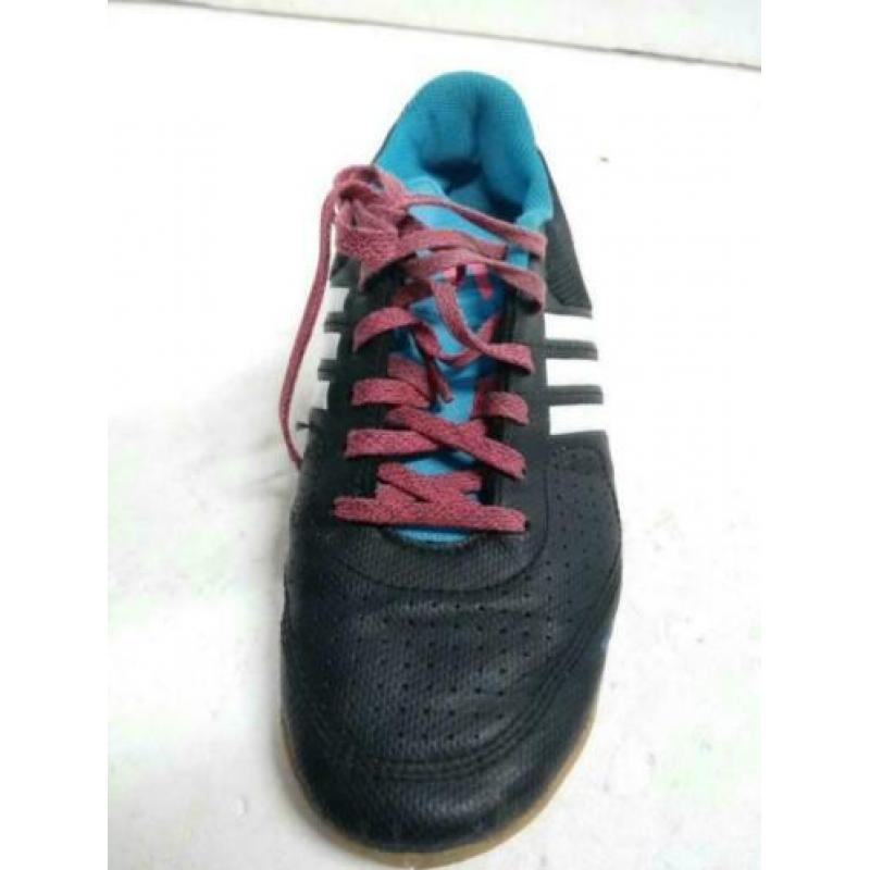 Adidas zaalvoetbalschoenen maat 35 (21,5cm)