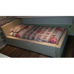 1 of 2 persoons bed van steigerhout