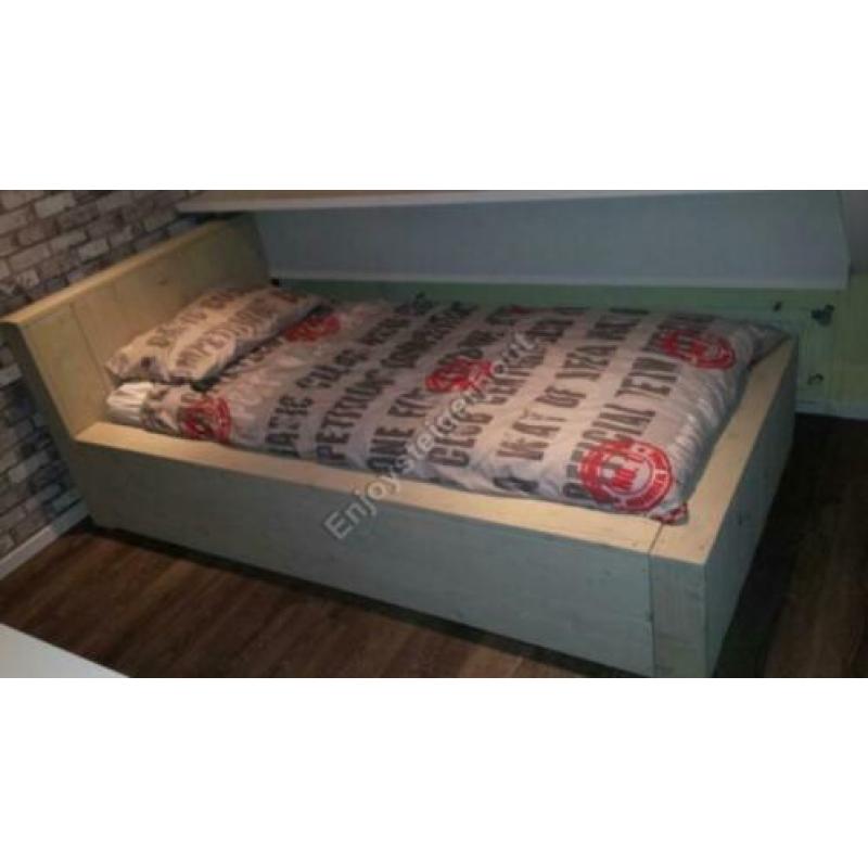 1 of 2 persoons bed van steigerhout
