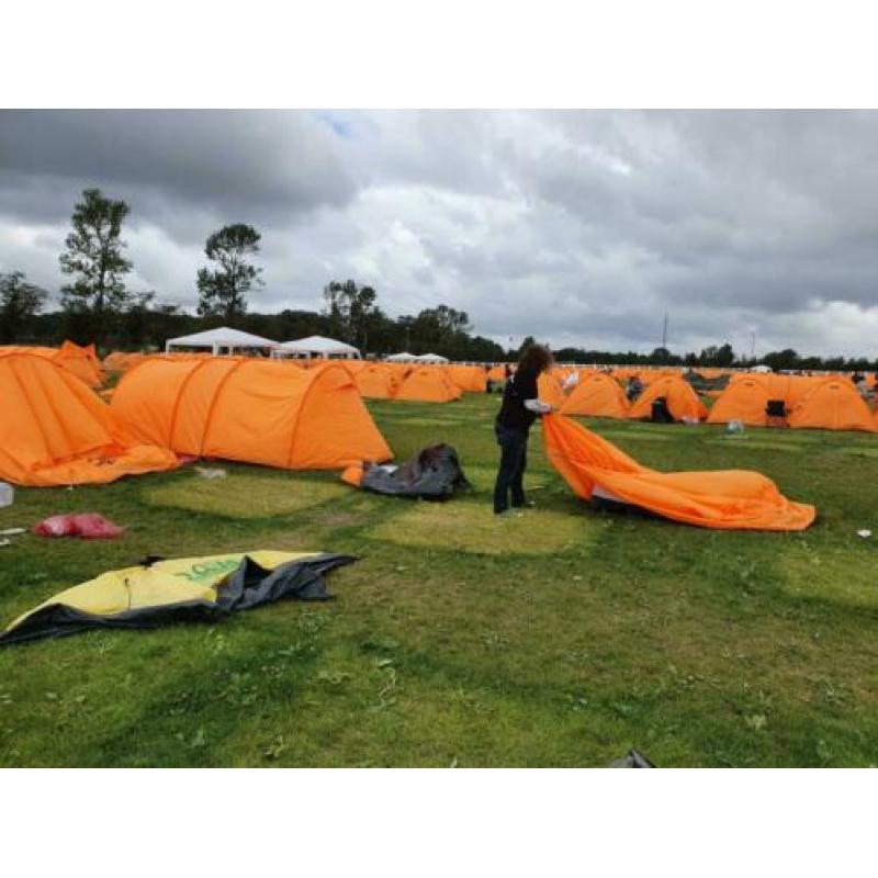Roskilde Festival tent. 1x gebruikt. 6p tunnel en 3p iglo.
