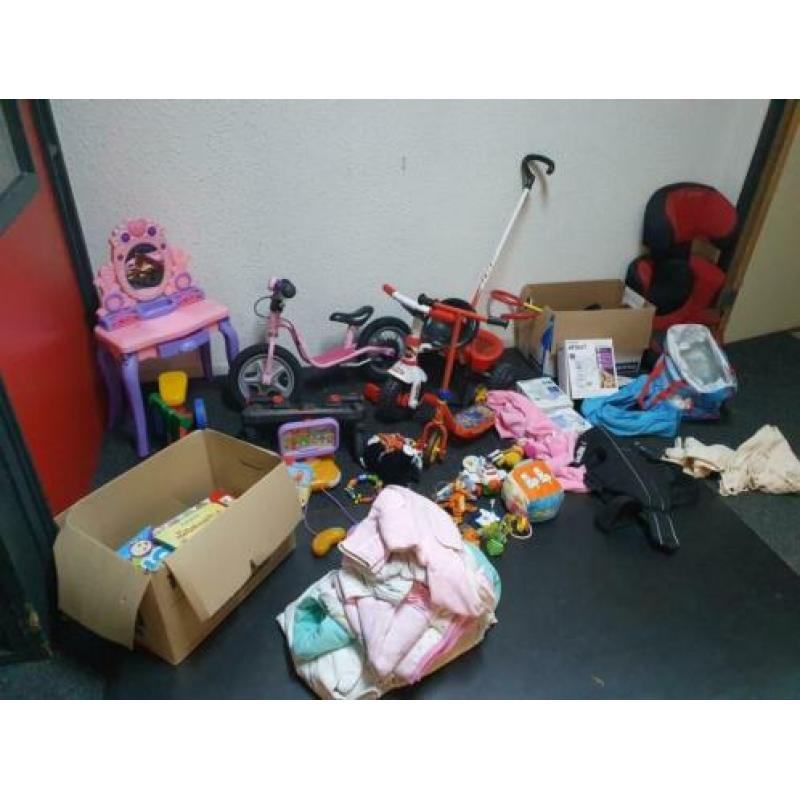 Uitverkoop !! Grote Partij kinder speelgoed en accessoires!