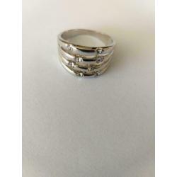 Mooie 925zilveren ring met kristal maat 19 en 20