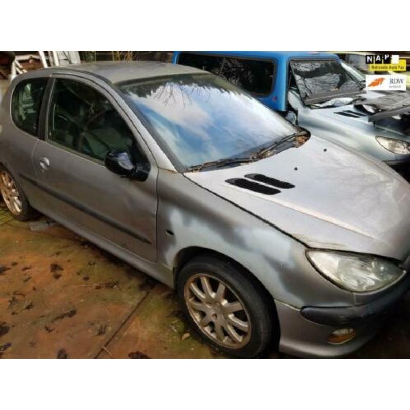 Peugeot 206 2.0-16V GTI
