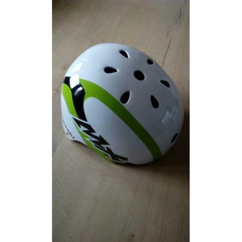 Kawasaki kinder helm bmx / fiets / skate / stuntstep.