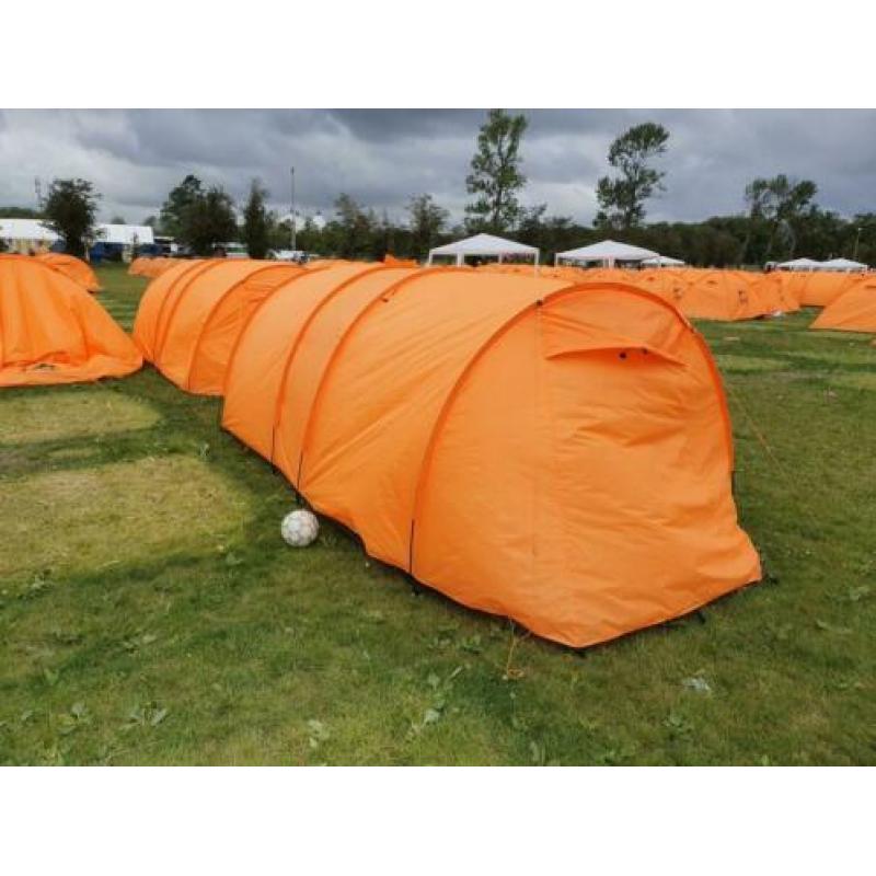 Roskilde Festival tent. 1x gebruikt. 6p tunnel en 3p iglo.