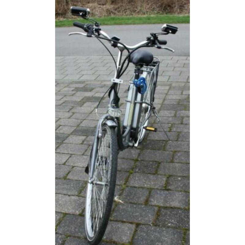 1of 2 complete, weinig gebruikt, maar goedkope E-Bikes