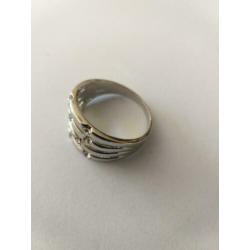 Mooie 925zilveren ring met kristal maat 19 en 20