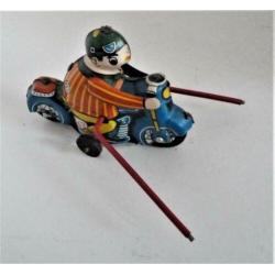 Blikken motor met clown 663 Made in Shanghai China >>Huki