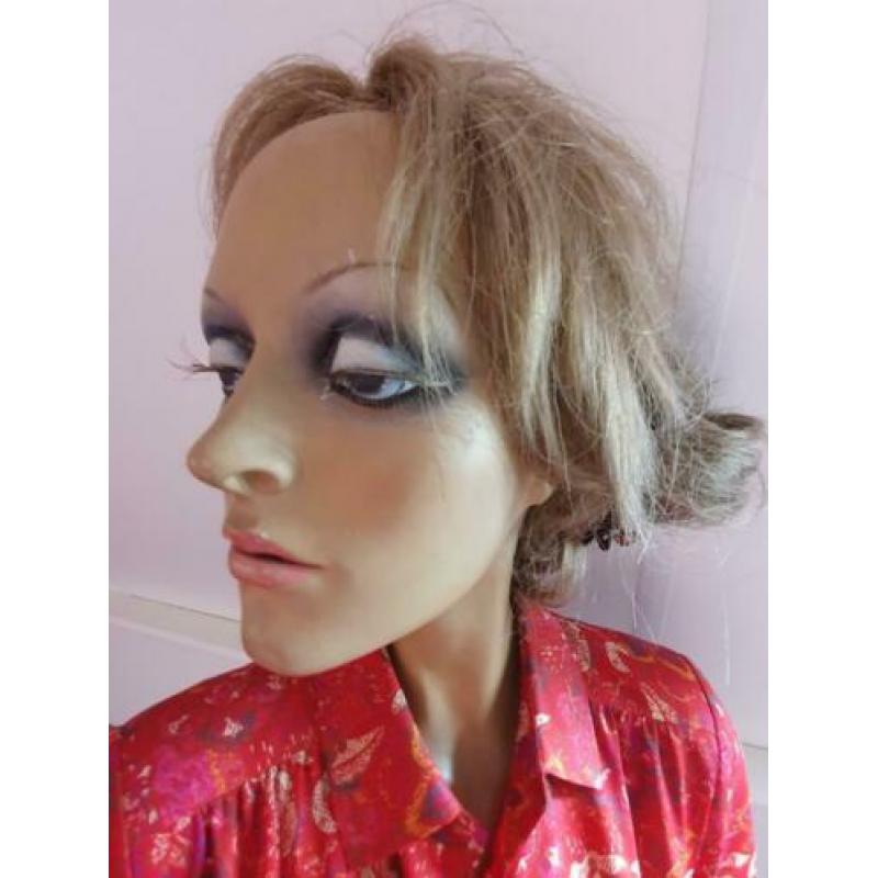Oude vintage etalagepop