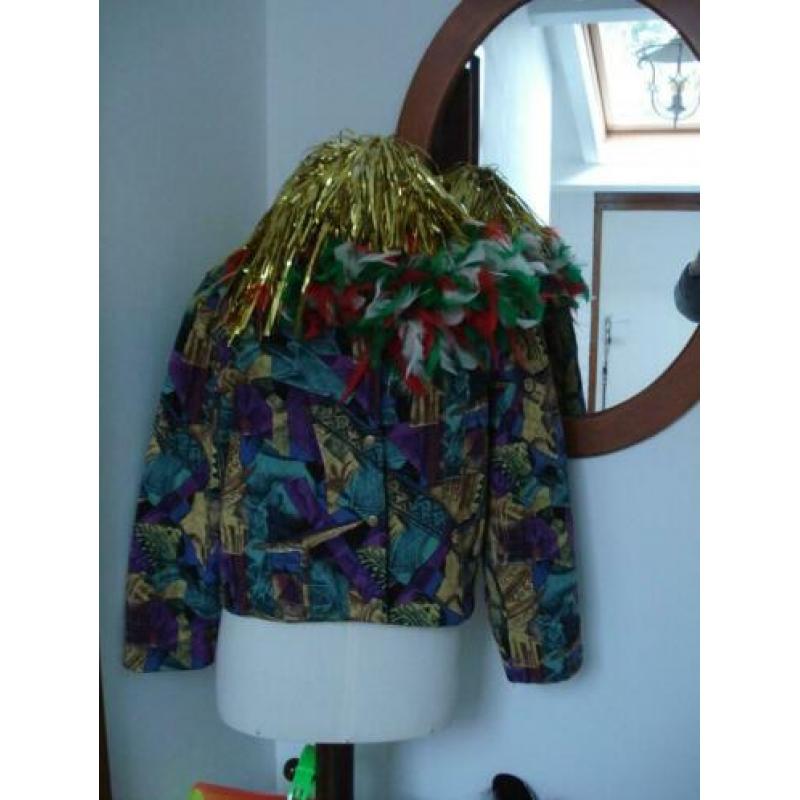 Carnavals jasje met boa en pruik. Maat 42/44